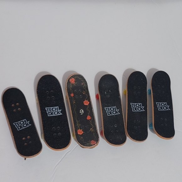 TECH DECK Skateboards W/extra Wheels - Picture 1 of 5